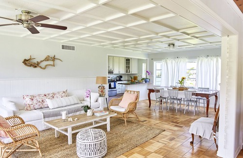 Melbourne Beach House | Stylish, and relaxing in a charming neighbourhood with a secluded local beach.