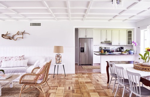 Melbourne Beach House | Stylish, and relaxing in a charming neighbourhood with a secluded local beach.