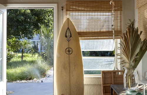 Melbourne Beach House | Stylish, and relaxing in a charming neighbourhood with a secluded local beach.
