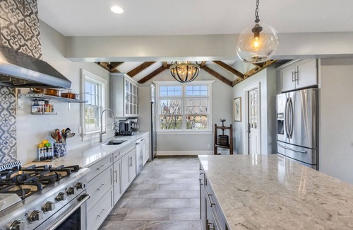 Jamesport House | Stylish and Rustic Decor, Vineyard Tours, Tasting Room