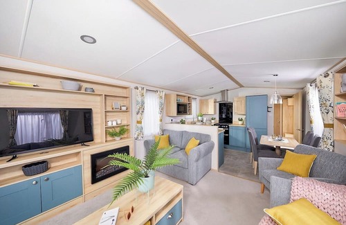 Narberth House | Stylish and spacious 12ft-wide caravan with one double and two twin.