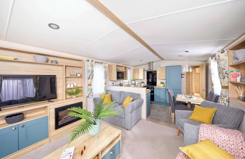 Ludchurch House | Stylish and spacious 12ft-wide caravan with one double and two twin.