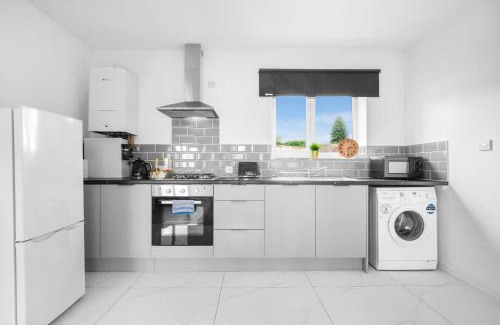 Cradley Heath Apartment | Stylish Apartment - Cradley Heath - Pet Friendly - Parking - Netflix 2MH