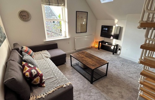 Clifton Apartment | Stylish Apartment in the Heart of Clifton Village. Street Parking permit avail.