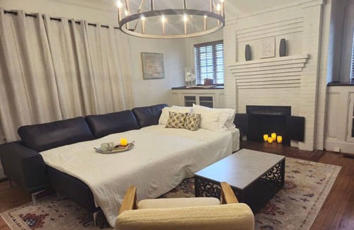 Charlotte House | Stylish Apartment in Charlotte