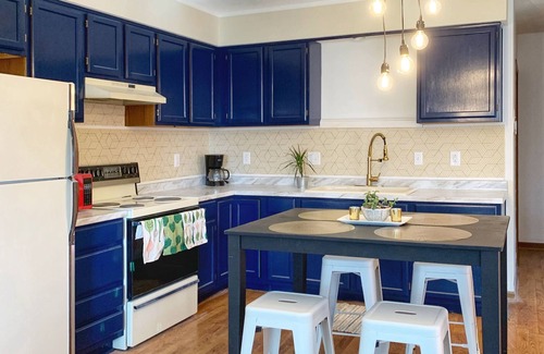 Parkville Apartment | Stylish Apartment in Historic Downtown Parkville