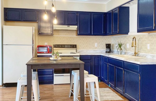 Parkville Apartment | Stylish Apartment in Historic Downtown Parkville