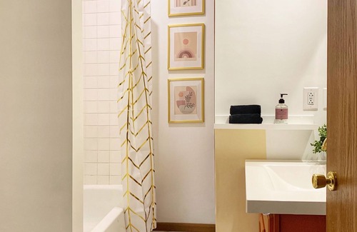 Parkville Apartment | Stylish Apartment in Historic Downtown Parkville