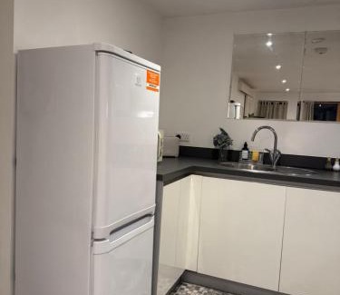 Wimbledon Park Apartment | Stylish Apartment In Wimbledon - Free Underground Parking - Sleeps 5