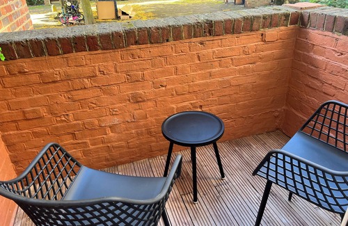 Kidbrooke with Hornfair Apartment | Stylish apt in a 1938 building w/parking