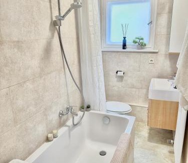 Neukoelln Apartment | Stylish Apt in Neukölln kiez Privat Parkplatz