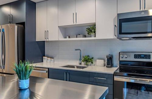 Eisenhower East Apartment | Stylish Apt Near Old Town