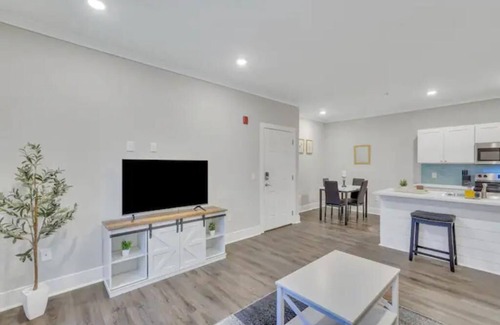 Port Wentworth House | Stylish Apt w/Pool, Gym, & More!