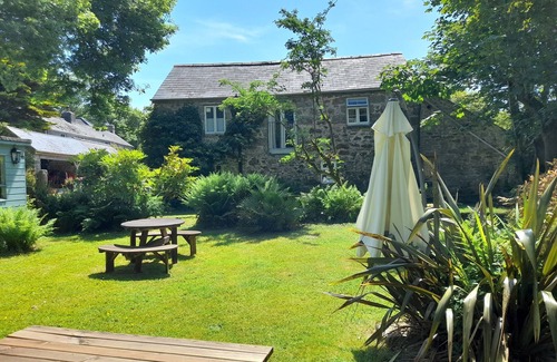Chysauster Bed & Breakfast | Stylish B & B studio with parking 3 miles from St Ives