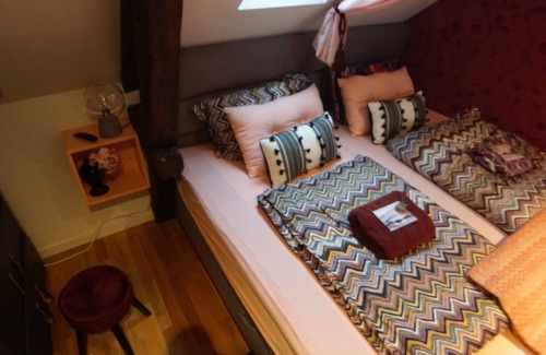 Alesund Apartment | Stylish Bedroom in Downtown Ålesund near bus station