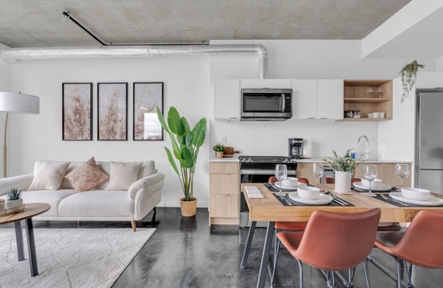 Connaught Condo | Stylish Beltline 1BR w/Parking