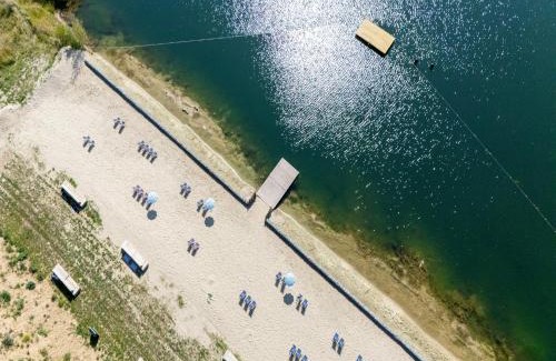 Maubray House | Stylish Bungalow with Pool