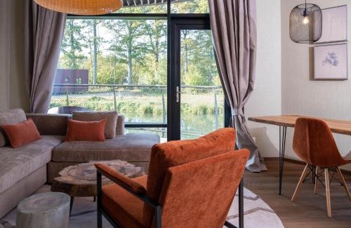 Maubray House | Stylish Bungalow with Pool