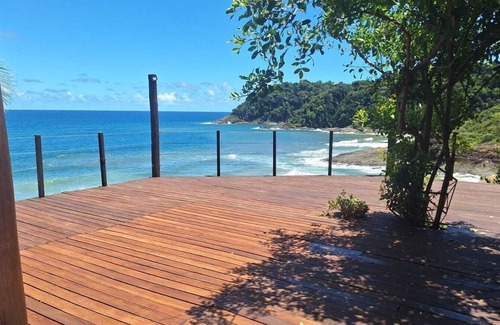 Itacare Ski Chalet | Stylish cabin with large deck overlooking Costa and Tiririca beaches.