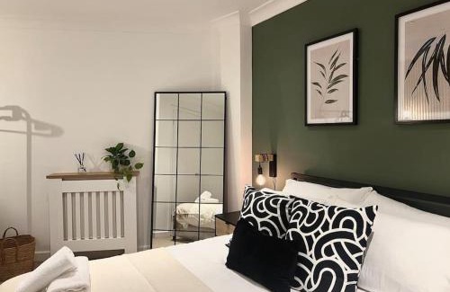 Canton House | Stylish Central Apartment