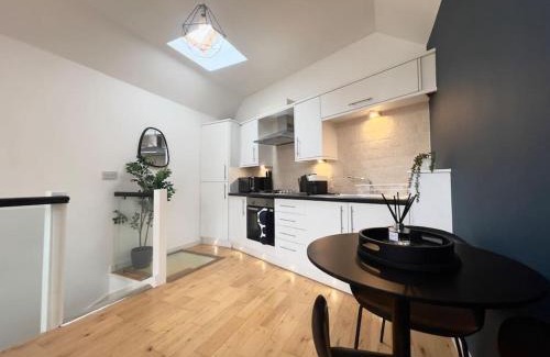 Canton House | Stylish Central Apartment