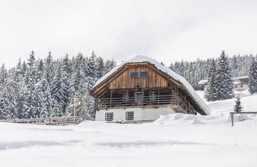 Sorafurcia Ski Chalet | Stylish Chalet "Obereggeralm" with Mountain View, Wi-Fi, Balcony & Garden