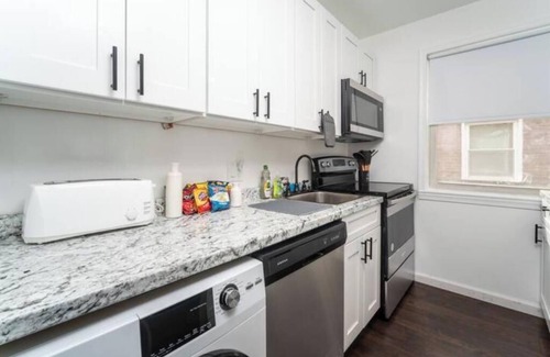 Washington Apartment | Stylish Chic Suite FREE PKG Extended Stays Welcome