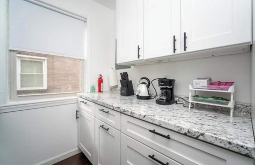 Washington Apartment | Stylish Chic Suite FREE PKG Extended Stays Welcome