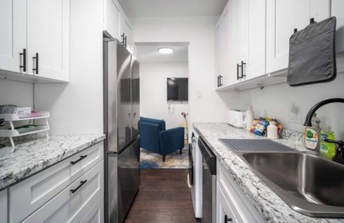 Washington Apartment | Stylish Chic Suite FREE PKG Extended Stays Welcome