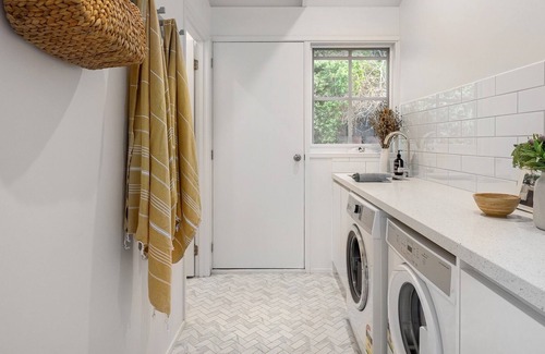 Blairgowrie Boat Rental | Stylish Coastal Escape - Peaceful, Family-friendly House Minutes From the Ocean