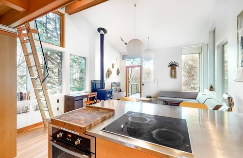 Cape Meares House | Stylish Coastal Retreat W/Private Deck, Scenic Surrounding, Full Kitchen & WiFi