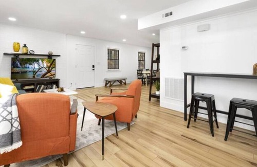 Matthews House | Stylish & Comfortable Duplex Best for Large Groups! Pet Friendly! Ample Parking