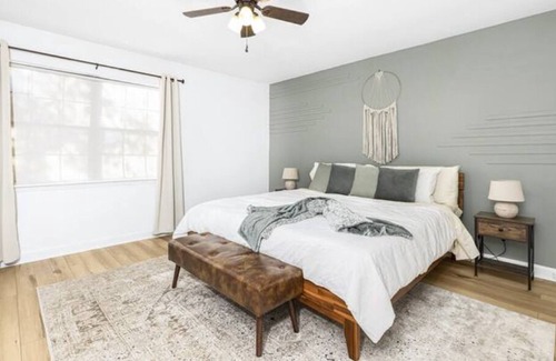 Matthews House | Stylish & Comfortable Duplex Best for Large Groups! Pet Friendly! Ample Parking