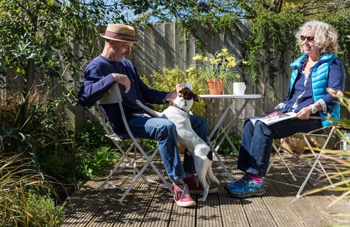 Freshwater Apartment | Stylish, Comfortable Apartment near Freshwater Bay. Pet Friendly. Private Garden