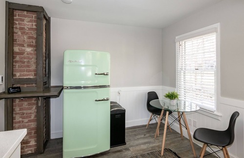 East Raleigh House | Stylish & Comfy ~ 5★ Location near Downtown ~ Backyard ~ Updated