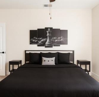 Glen Iris Apartment | Stylish Condo 3 Bedroom with Pool Table