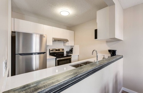Canmore Apartment | Stylish Condo in DT Canmore - 3 BR