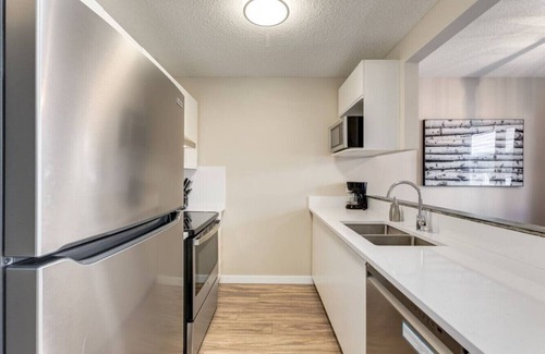 Canmore Apartment | Stylish Condo in DT Canmore - 3 BR