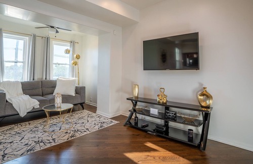 Woodlawn Condo | Stylish Condo