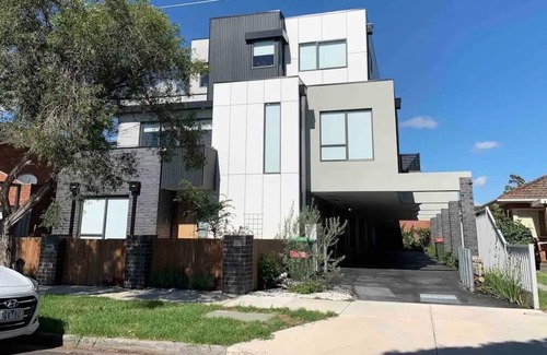 Pascoe Vale House | Stylish, convenience and modern townhouse 3BR