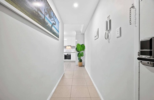 Rockingham Apartment | Stylish Corporate Stay with Wi-Fi & Parking