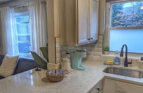 Potomac West House | Stylish & Cozy #2 8 mins to DCA & Washington DC