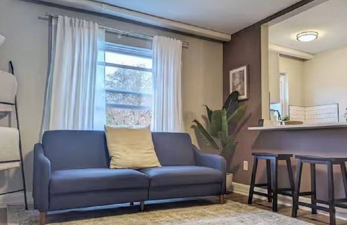 Potomac West House | Stylish & Cozy #2 8 mins to DCA & Washington DC