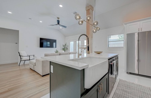 Bellaire House | Stylish-Cozy 2-br in Bellaire relaxing home for the family and pet-friendlynn