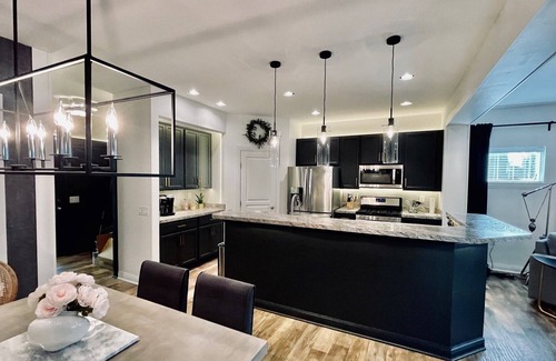 Columbus House | ★Stylish & Cozy 3 Bed/2.5 Bath~ Near Children's Hosp ~ ☀Backyard