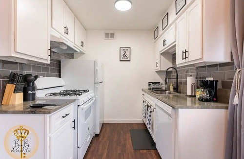 Florissant Apartment | Stylish & Cozy: Fully Furnished Long-Term Rental in Florissant, MO