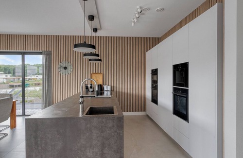 Zeewolde House | Stylish detached 6-person villa with private sauna, three en-suite bathrooms and private dock on the water