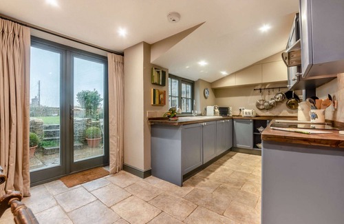 Sherston Cottage | Stylish dog friendly holiday cottage in the Cotswolds - Lilly Bee Cottage