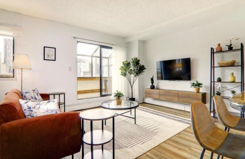 Beltline Apartment | Stylish DT Views at Stampede w Free Parking and AC