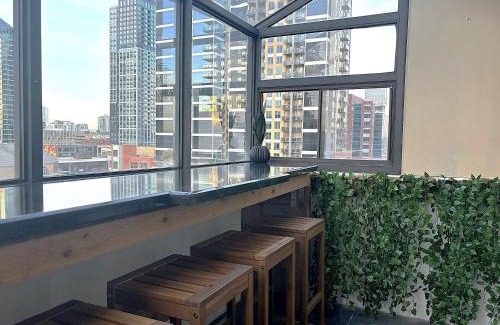 Beltline Apartment | Stylish DT Views at Stampede w Free Parking and AC